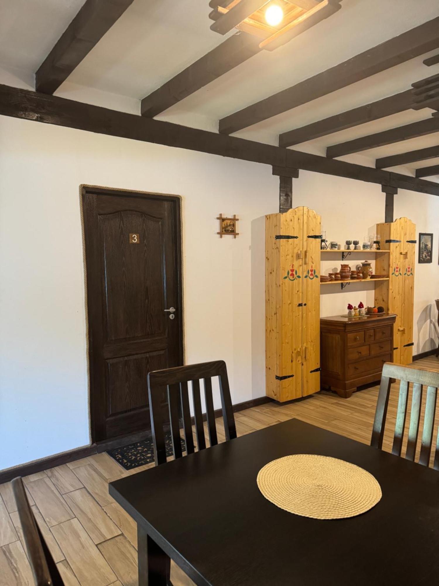 Conacul Lui Patrick Hotel Poenari Bagian luar foto