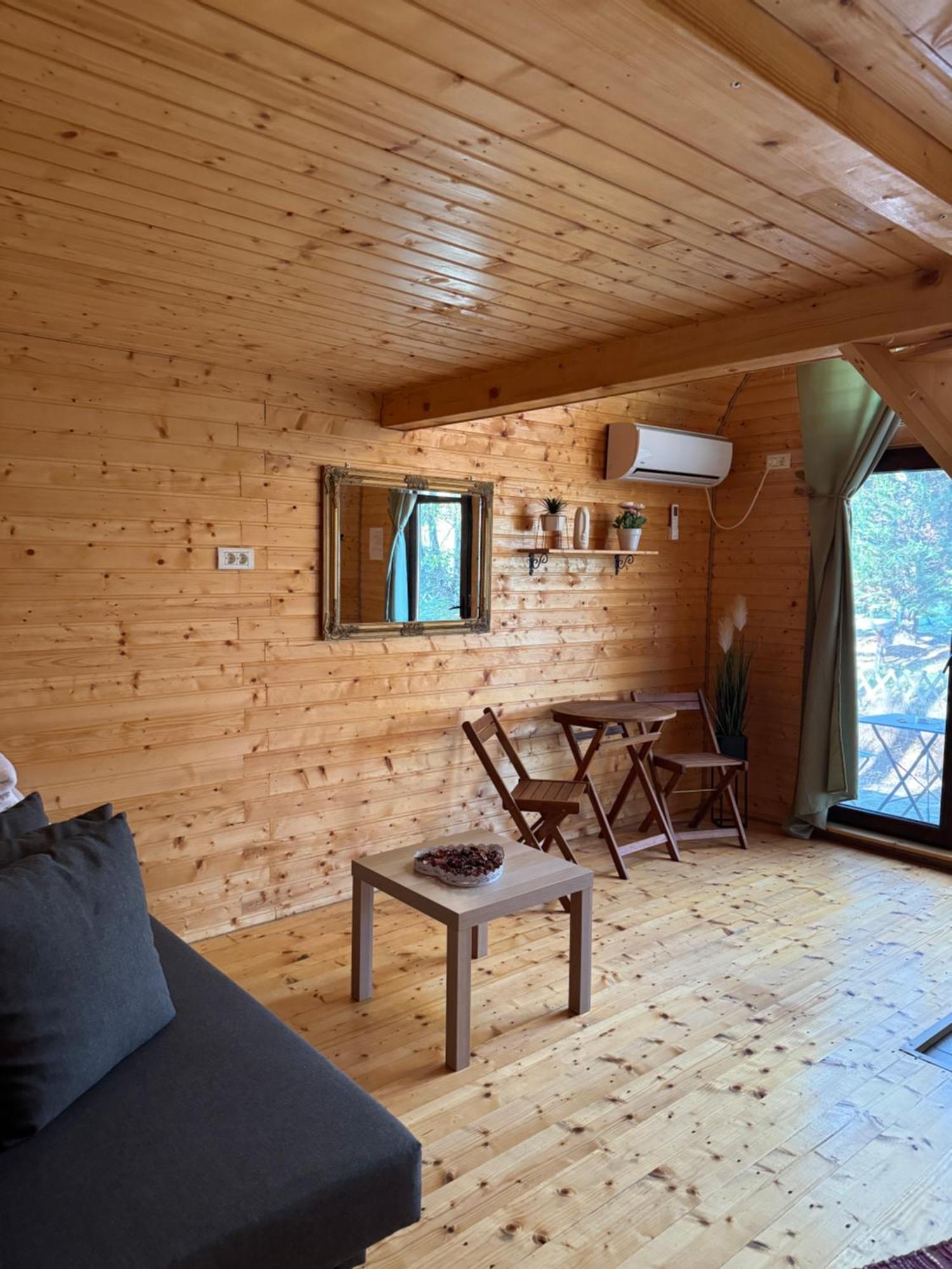 Conacul Lui Patrick Hotel Poenari Bagian luar foto