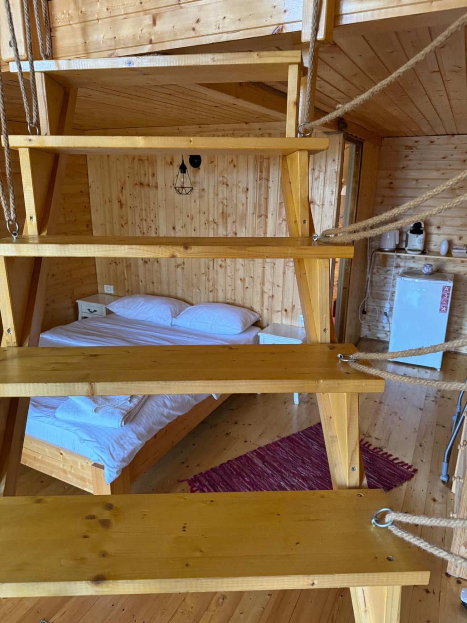 Conacul Lui Patrick Hotel Poenari Bagian luar foto