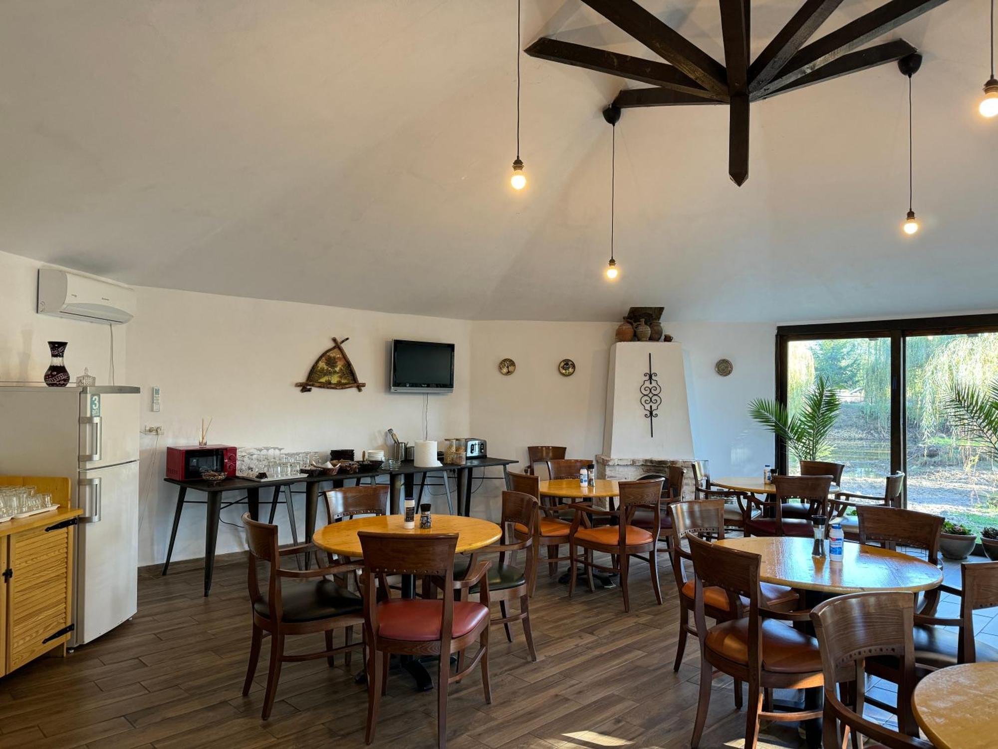Conacul Lui Patrick Hotel Poenari Bagian luar foto
